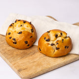 glutenfreie Schoko-Quarkbrötchen, glutenfreie süße Backwaren, angeschnitten, Isabella Glutenfreie Patisserie, Foto 1